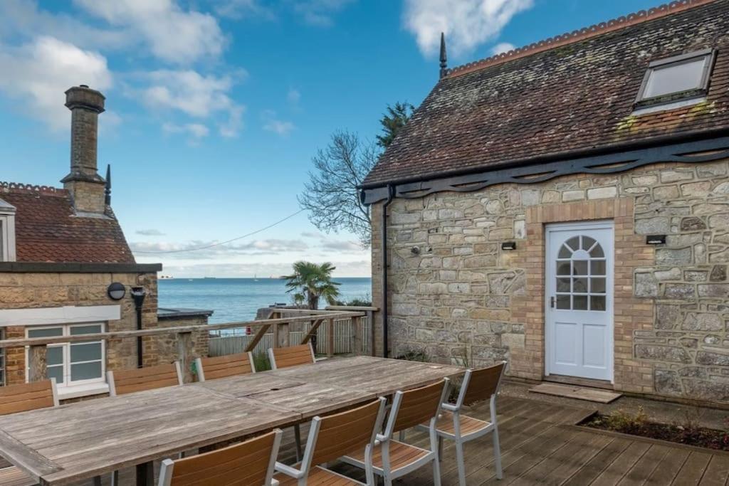 The Old Boat House, Seaview - Seafront Three Bedroom Cottage With Separate Two Bedroom Annexe Dış mekan fotoğraf